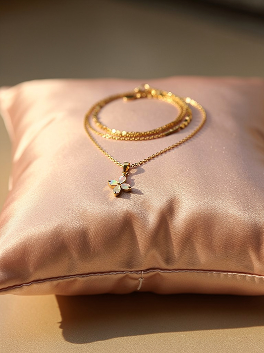 Zyver Jewelry | Beyaz Yonca Altın Kaplama Kolye