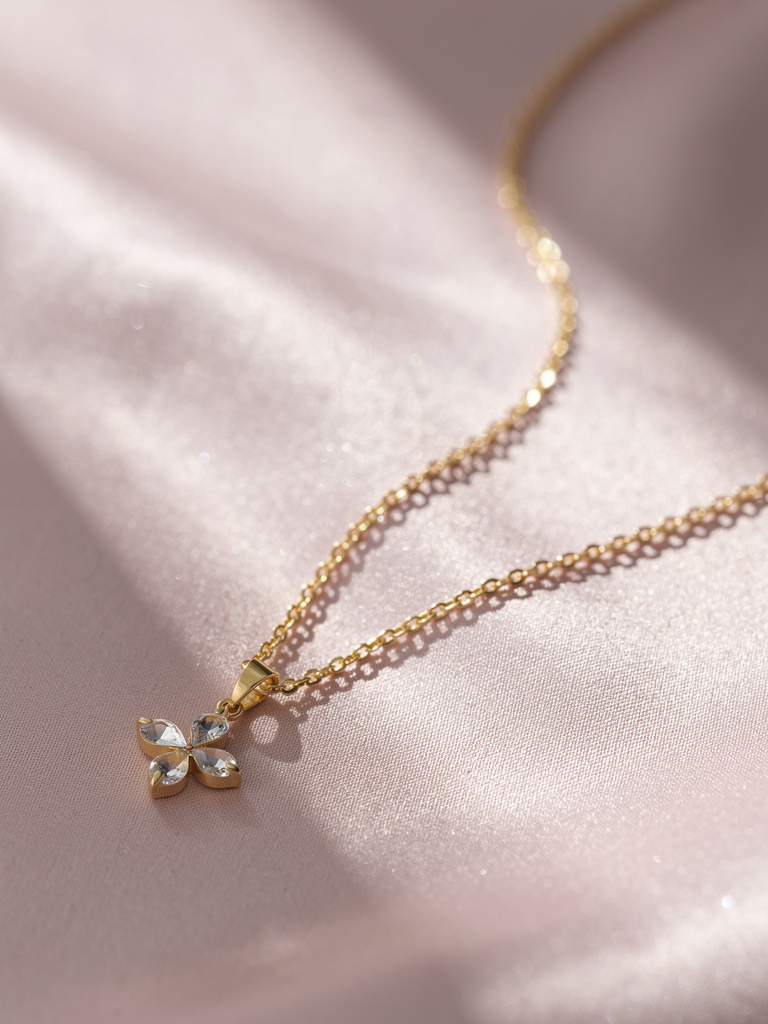 Zyver Jewelry | Beyaz Yonca Altın Kaplama Kolye